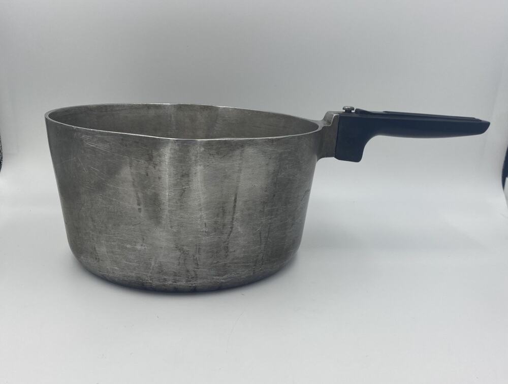 Vintage Wagner Ware MAGNALITE Dual Spout 4.5 Qt Sauce Pan Pot No Lid Cajun 4L